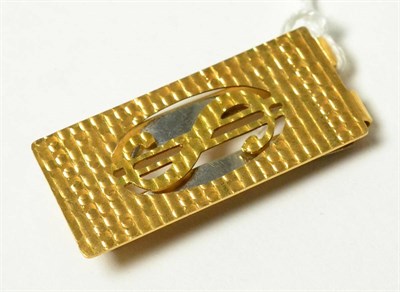 Lot 65 - Yellow metal money clip, stamped '750'