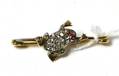 Lot 90 - A rose cut diamond frog pin with ruby eyes