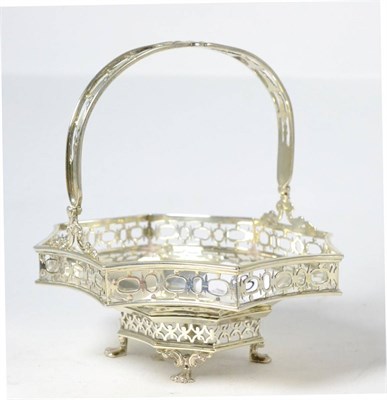 Lot 125 - A George V silver swing-handle bonbon dish