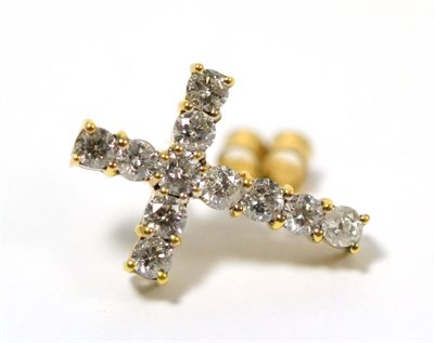 Lot 224 - A diamond set cross stud