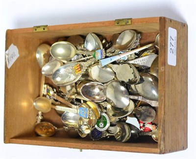 Lot 277 - A quantity of souvenir spoons