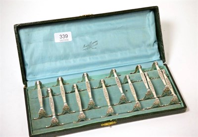 Lot 339 - A set of twelve 1920s/30s Gallia silver plated knife rests (cased), stamped with the Tete de...