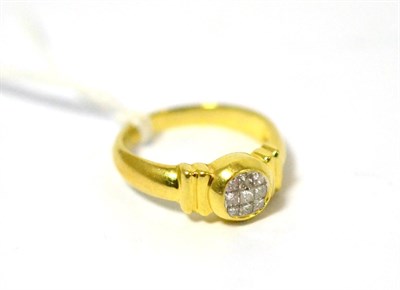 Lot 359 - An 18ct gold princess cut diamond cluster ring