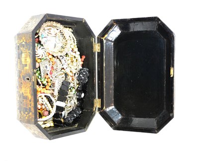 Lot 389 - A lacquered jewellery box and contents including jet etc (qty)