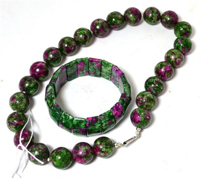 Lot 391 - Ruby zoisite' necklace, bracelet and earrings