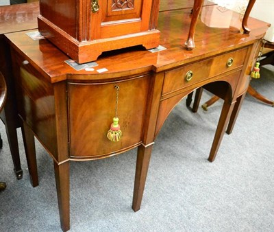 Lot 1133 - Mahogany bow fronted side board