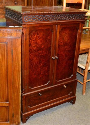 Lot 1278 - A reproduction mahogany drinks cabinet