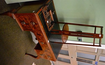 Lot 1364 - A Georgian style walnut veneer kneehole desk, gilt tooled leather insert, five drawers,...