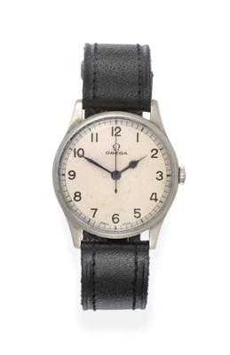 Lot 138 - A World War II British Military Fleet Air Arm Navy Pilot's Centre Seconds Wristwatch, signed Omega