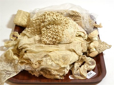 Lot 254 - Quantity of lace pieces