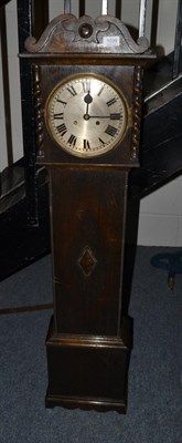 Lot 1039 - Oak grandmother clock