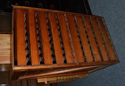 Lot 1048 - Set of pine apple trays