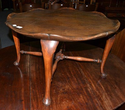 Lot 1250 - An early 20th century circular coffee table, single piece top