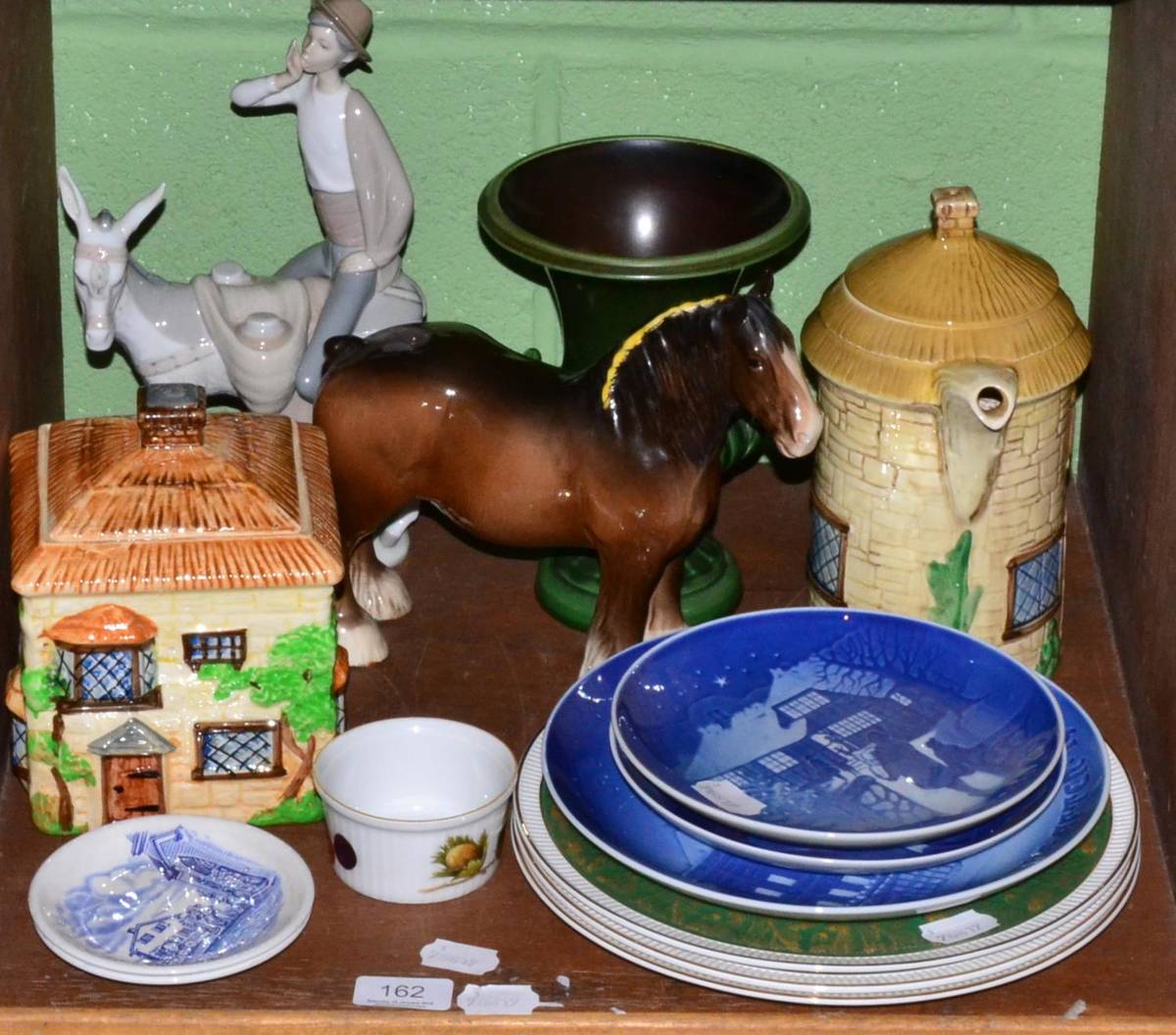 Lot 162 - Copenhagen china plates, Beswick horse, Lladro, etc