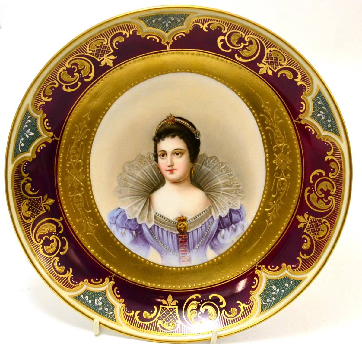 Lot 211 - A Vienna Marie de Medici plate