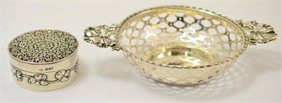 Lot 259 - A pierced silver twin-handled dish together with a silver circular box with a pierced cover (2)