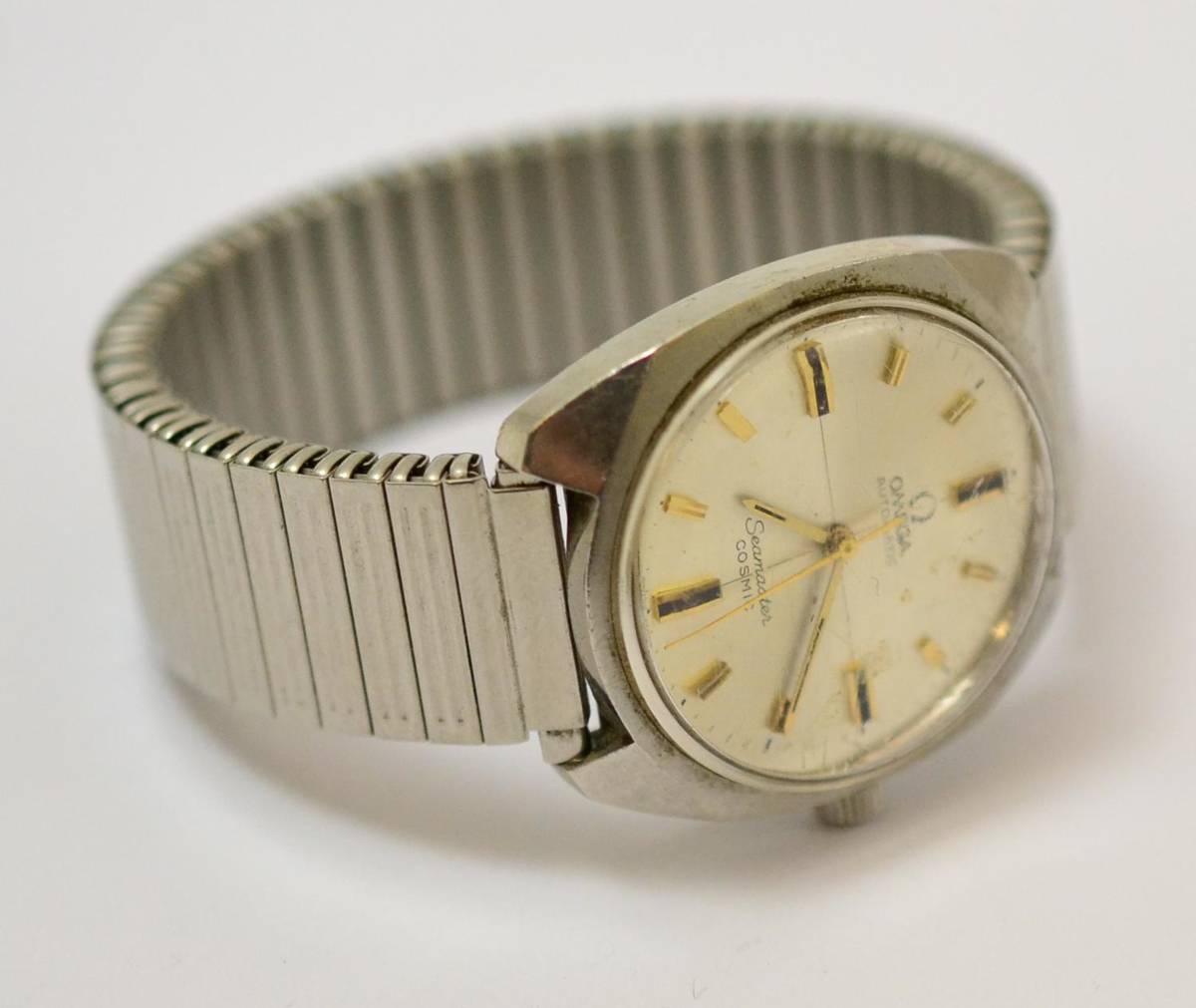 Lot 273 - A stainless steel automatic centre seconds wristwatch, signed Omega, Seamaster Cosmic, with...