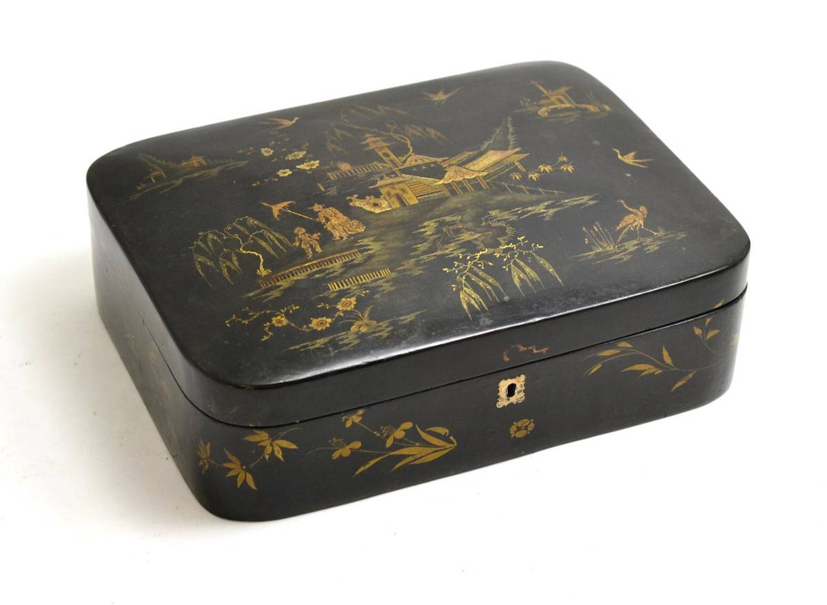 Lot 356 - Japanese lacquer box