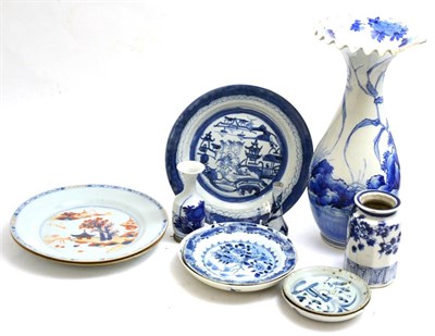 Lot 357 - A quantity of Chinese blue and white ceramics including vases, plates, etc