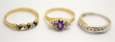 Lot 401 - Three 9ct gold dress rings