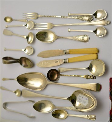 Lot 418 - A group of silver and silver plated flatware in a canteen