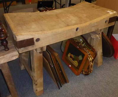 Lot 1085 - A butchers block