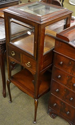 Lot 1236 - An early 20th century mahogany and glazed vitrine