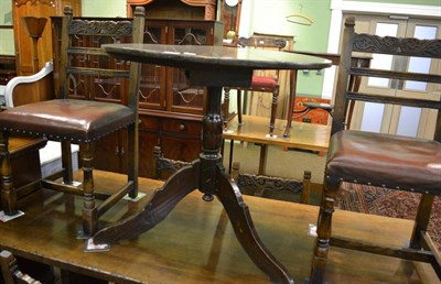 Lot 1300 - An oak tripod table