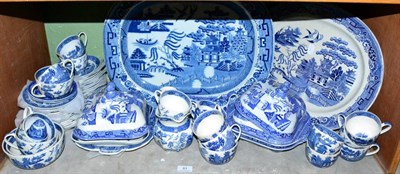 Lot 81 - A large quantity of blue and white Willow pattern wares