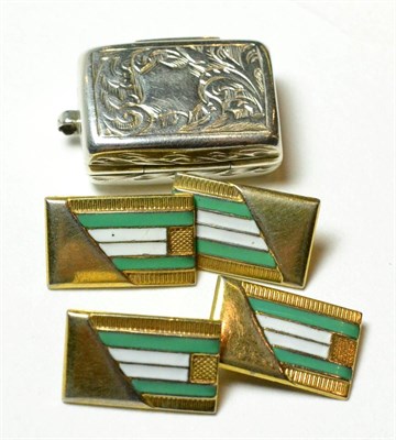 Lot 102 - A 19th century silver vinaigrette and a pair of plated cufflinks