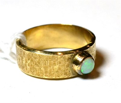 Lot 133 - An opal set ring