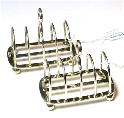 Lot 147 - A pair of silver toast racks, London, 1905, by T.B.