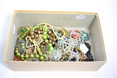 Lot 371 - Costume jewellery including hardstone bead necklaces, simulated pearls, brooches etc