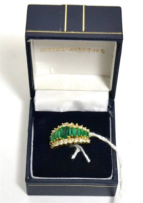 Lot 435 - An emerald and diamond ring