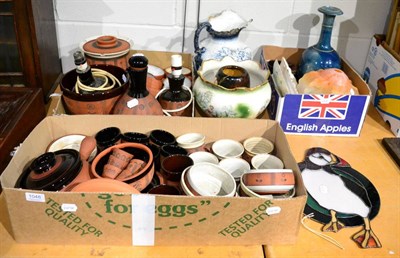 Lot 1048 - A quantity of studio and other pottery etc