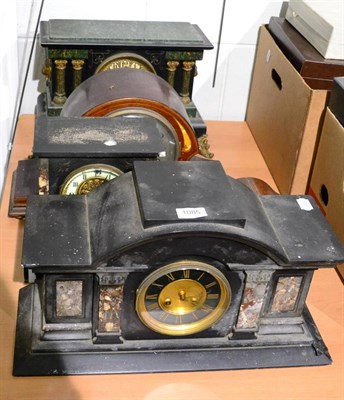 Lot 1085 - Five assorted mantel clocks including a Victorian black slate example etc (5)