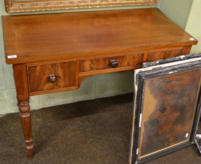 Lot 1301 - Georgian mahogany three drawer kneehole desk