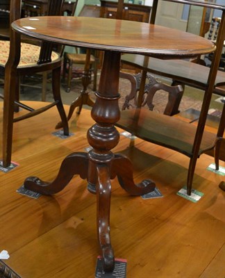 Lot 1328 - Small pedestal table