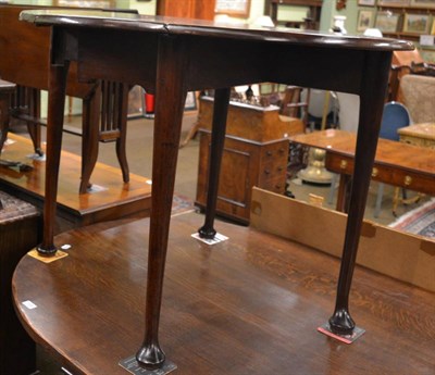 Lot 1331 - Georgian mahogany drop leaf table