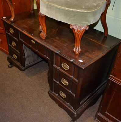 Lot 1403 - A Regency mahogany pedestal breakfast table raised on a quatreform platform base