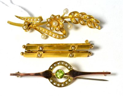 Lot 251 - A seed pearl set spray brooch, a seed pearl bar brooch and a peridot and seed pearl bar brooch (3)