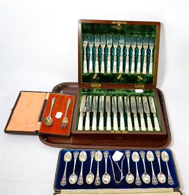 Lot 307 - A cased set of twelve silver teaspoons and matching tongs, a cased set of mother-of-pearl...