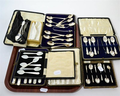 Lot 424 - A quantity of silver and silver plate coffee and tea spoons (some cased), mother-of-pearl, etc