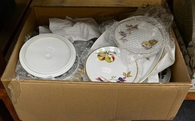 Lot 1097 - A collection of Royal Worcester ";Evesham"; pattern oven to table wares