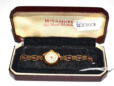 Lot 135 - A lady's 9ct gold wristwatch