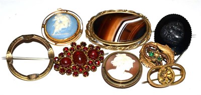 Lot 148 - A small group of brooches including 9ct gold Wedgwood, Victorian agate etc