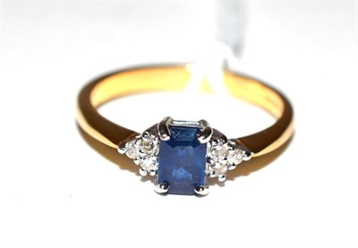 Lot 228 - A sapphire and diamond ring