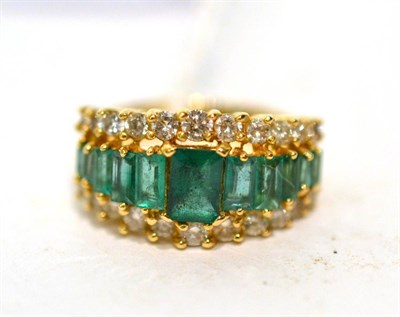 Lot 256 - An emerald and diamond ring