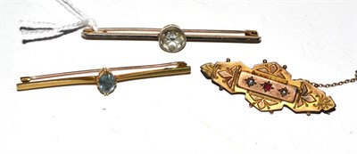 Lot 319 - A 9ct gold Etruscan revival brooch and two gem set brooches (3)