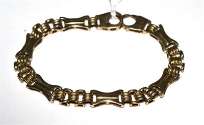 Lot 338 - A 9ct gold bracelet